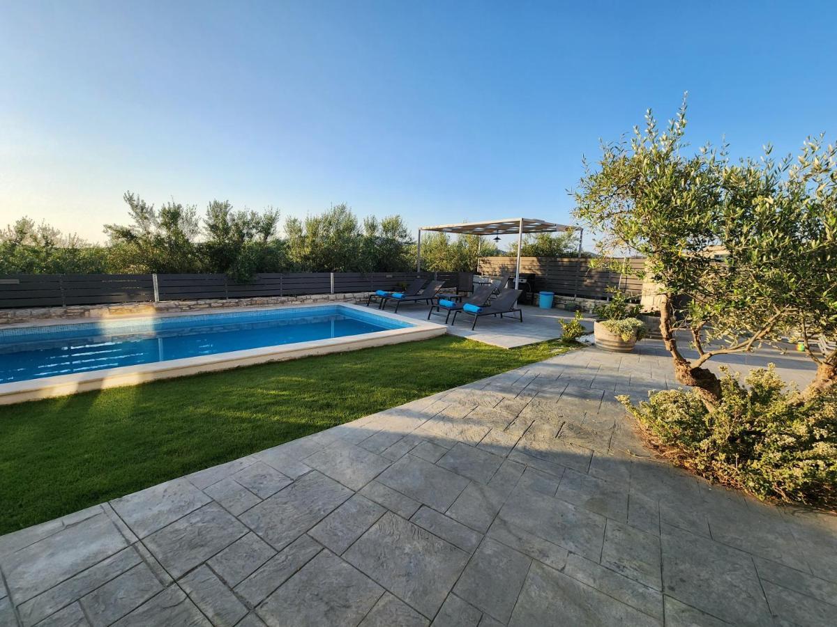 Villa Sheila With Private Pool Roumelí Exterior foto