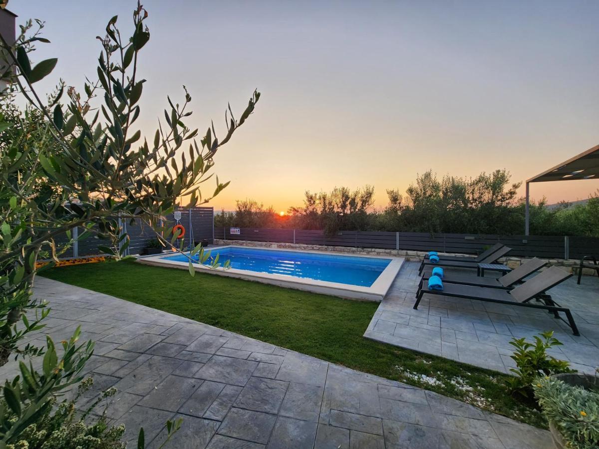 Villa Sheila With Private Pool Roumelí Exterior foto