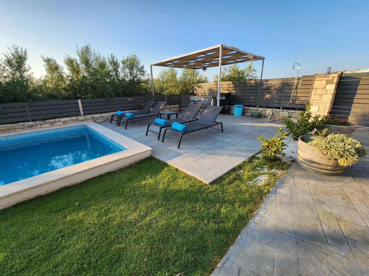 Villa Sheila With Private Pool Roumelí Exterior foto