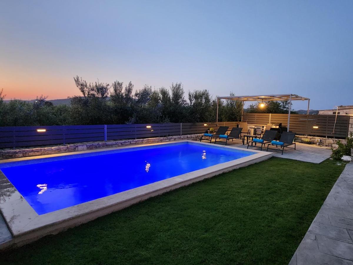 Villa Sheila With Private Pool Roumelí Exterior foto